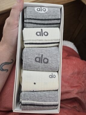 ALO Yoga Ribbed Crew Socks - Gray & Cream Set (5-Pack)